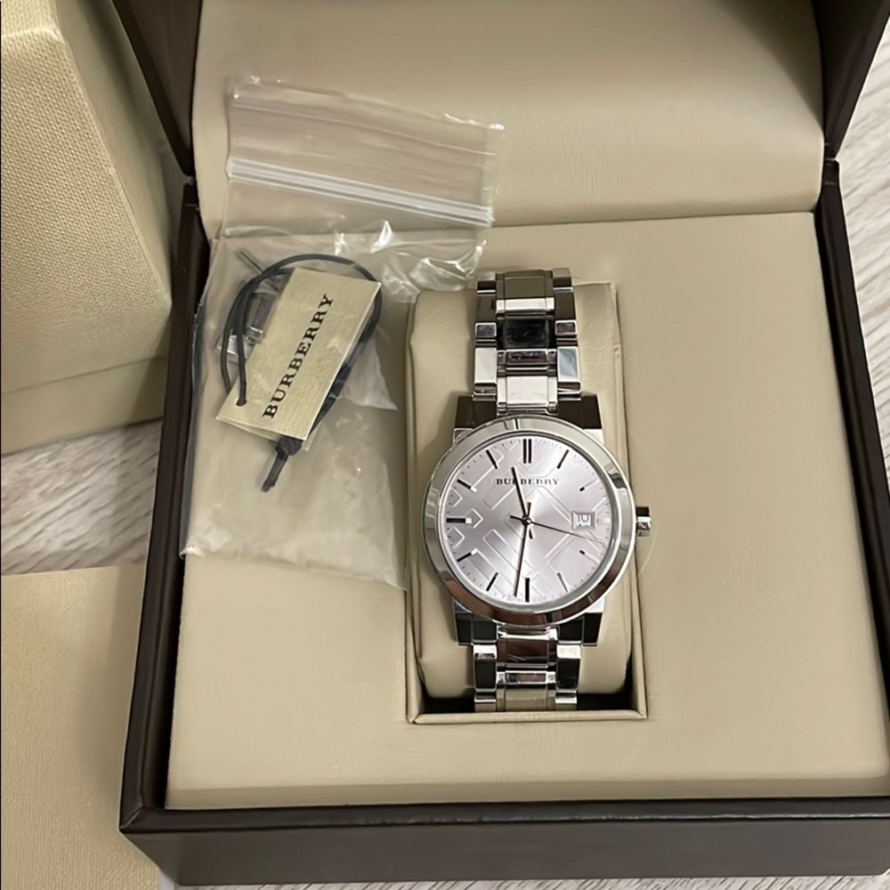 Burberry watch - Picture 2 of 7